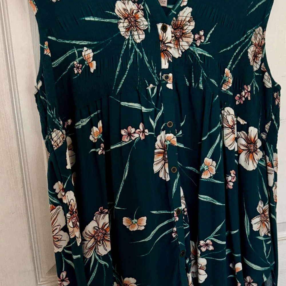 Elegant Sleeveless Floral Top